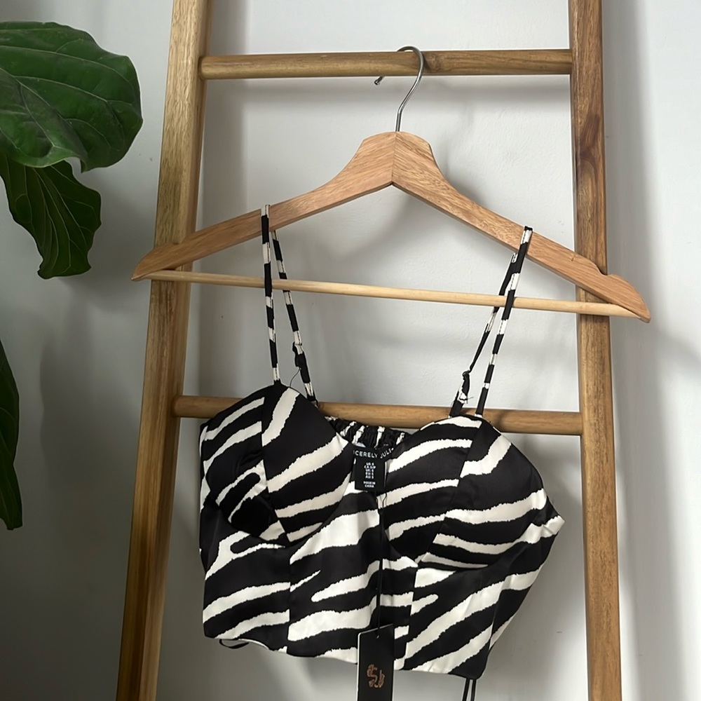 BRAND NEW Sincerely Jules Zebra Cropped Top